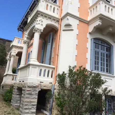 Dans Jolie 1900 Apartment